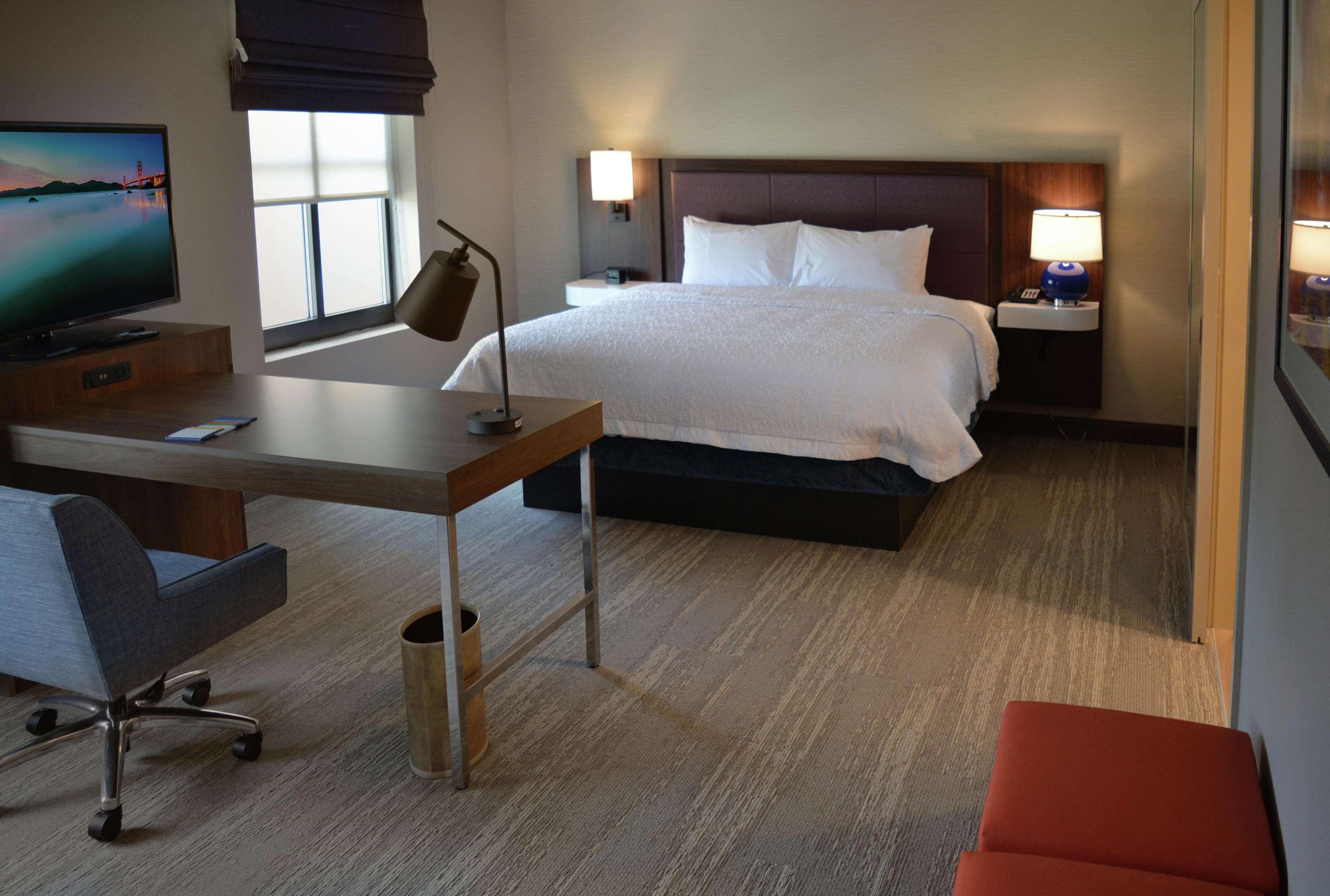 Hampton Inn & Suites Philadelphia/Media Exterior photo