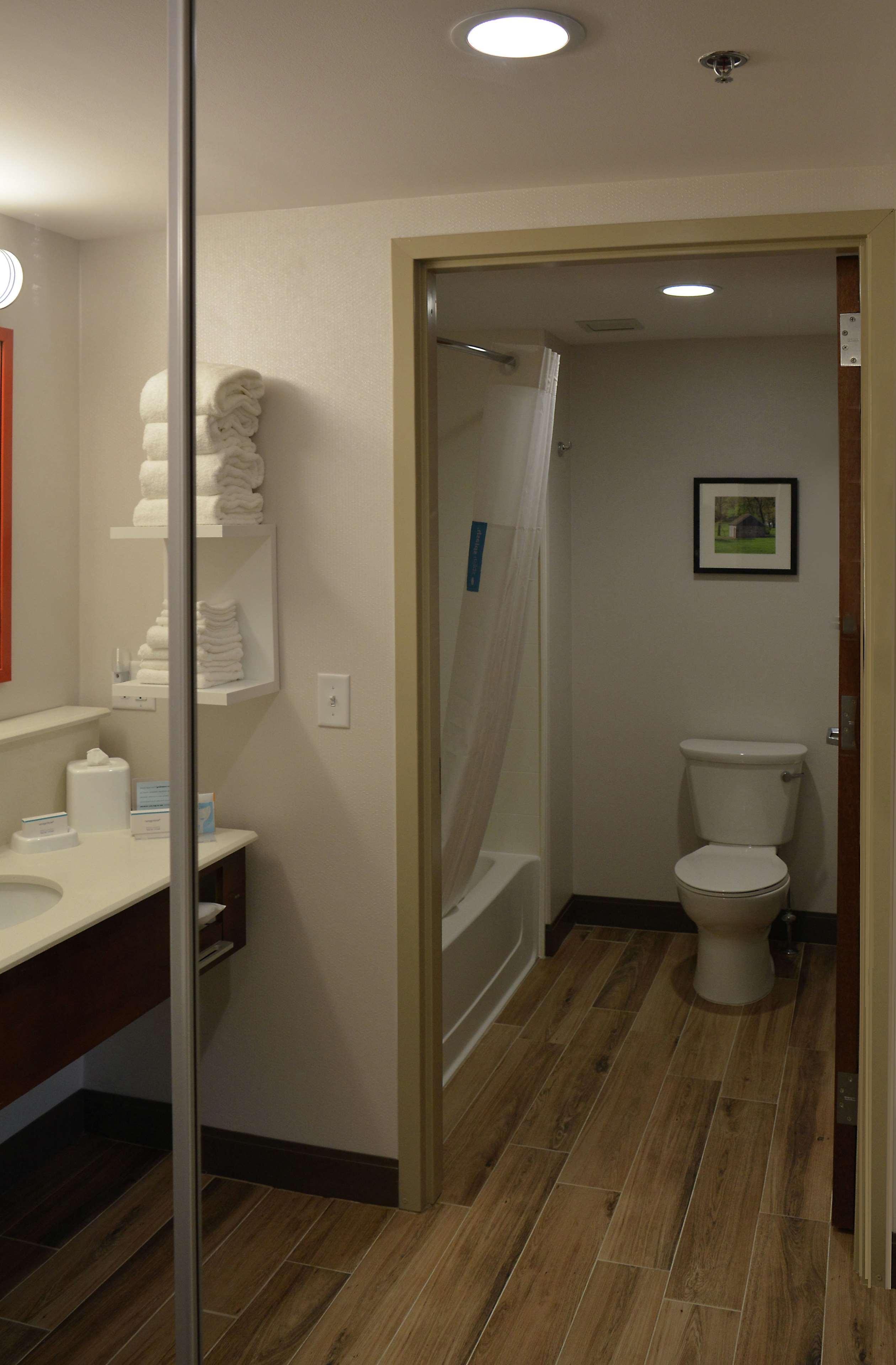 Hampton Inn & Suites Philadelphia/Media Exterior photo