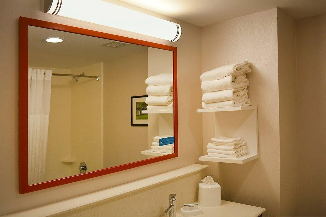 Hampton Inn & Suites Philadelphia/Media Exterior photo