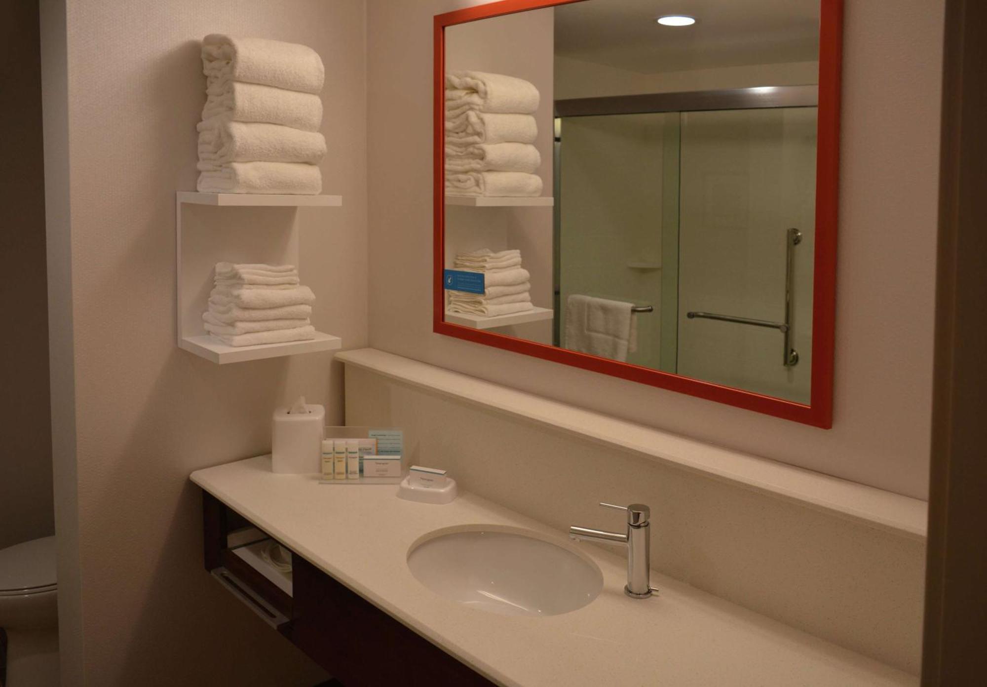 Hampton Inn & Suites Philadelphia/Media Exterior photo