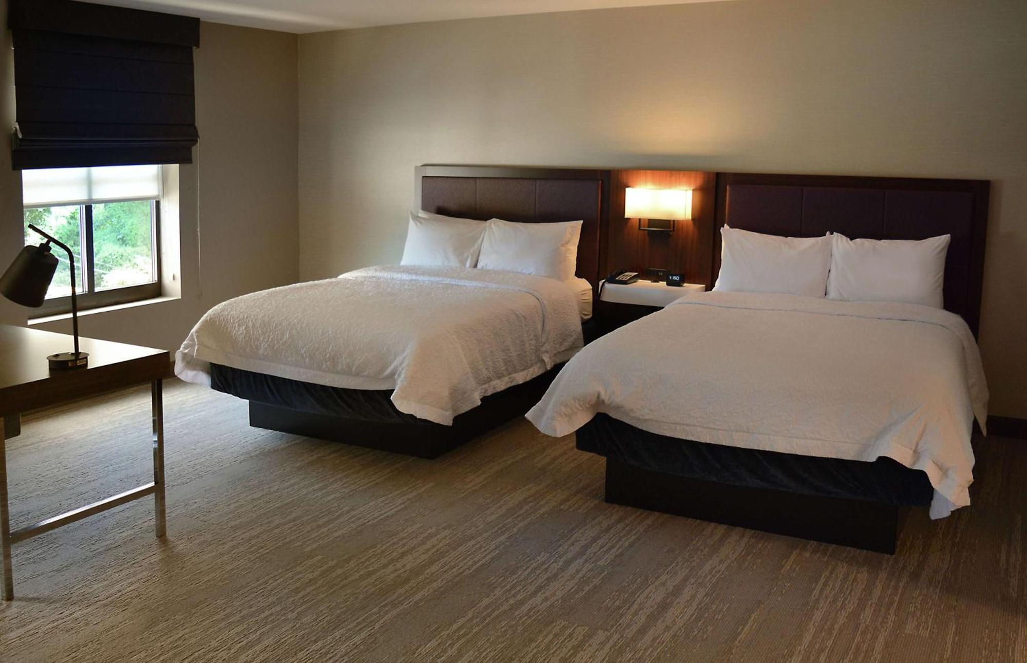 Hampton Inn & Suites Philadelphia/Media Exterior photo